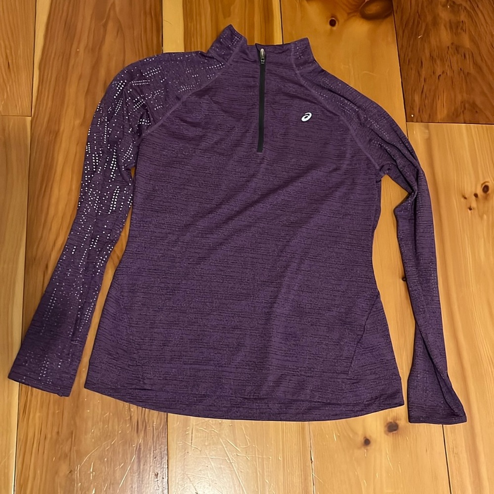 Asics large athletic top